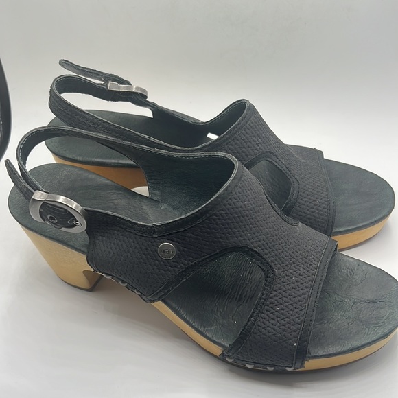 Ugg Black Leather Sandals - Picture 2 of 9